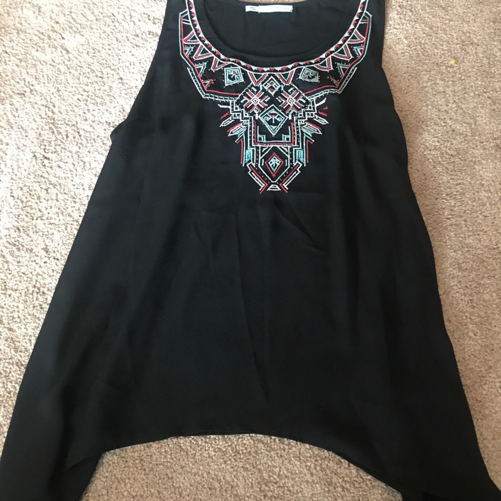 Women’s black sleeveless shirt